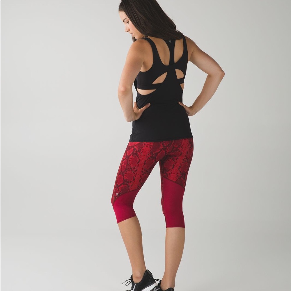 Lululemon Vent It Out Crop
Mini Ziggy Snake Red Tide Cranberry / Cranberry
